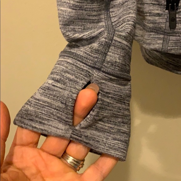 Lululemon - Picture 2 of 8